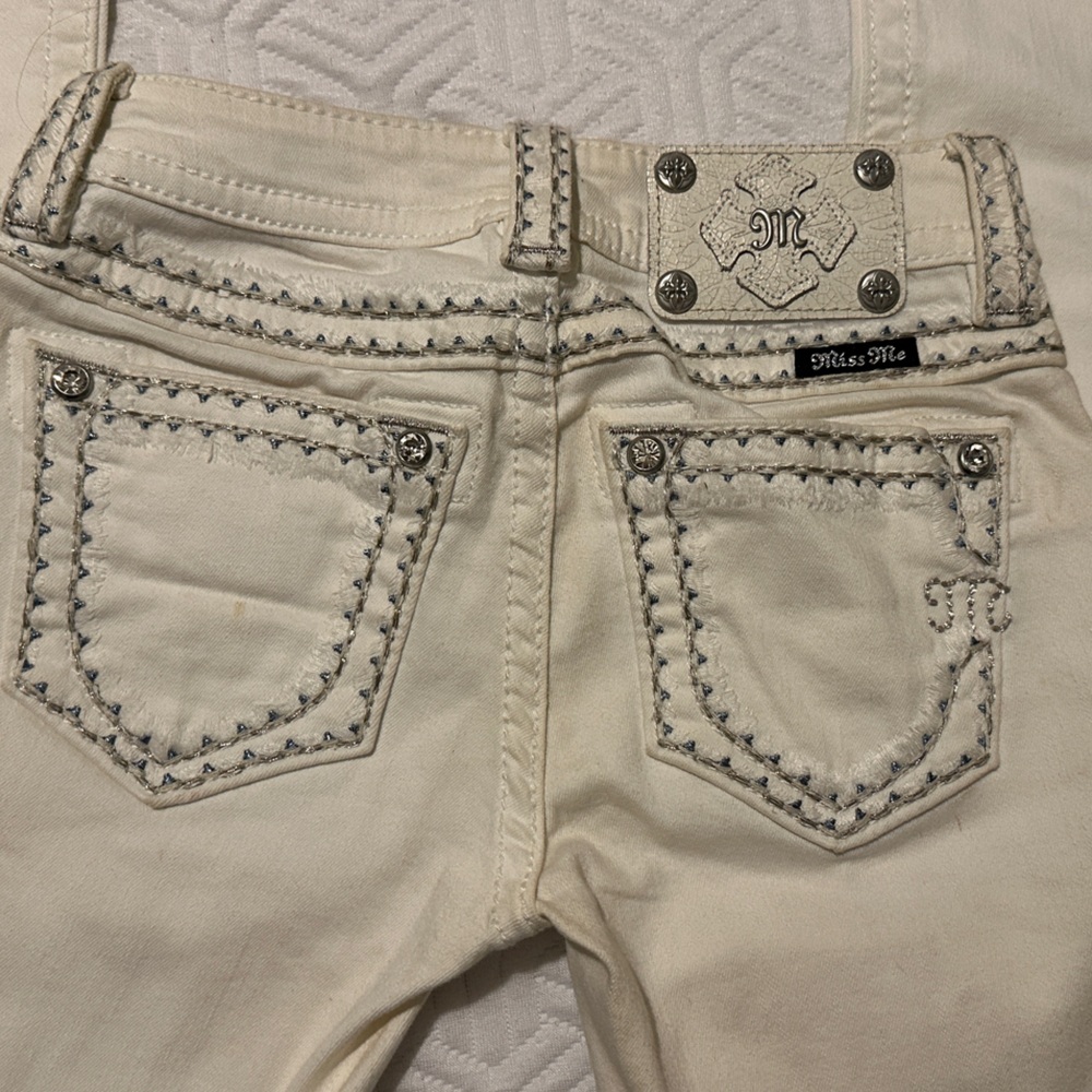 Miss Me White Jeans with Pocket Embroidery, Size 24, Great Condition ✨